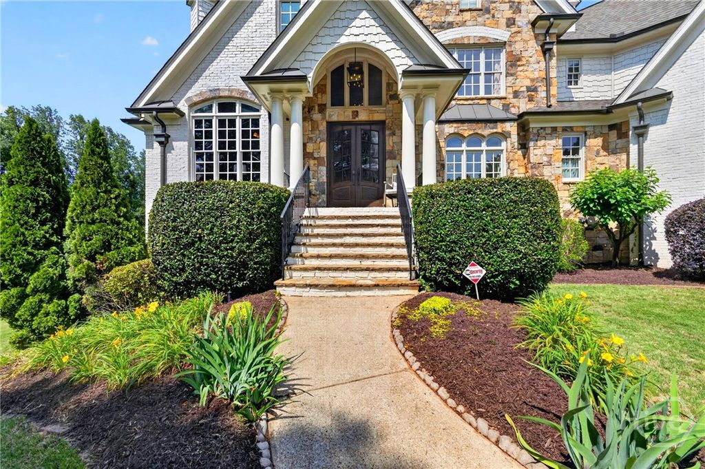 Photo of 1123 Dee Kennedy Road, Auburn, GA 30011 (MLS # CL355031)