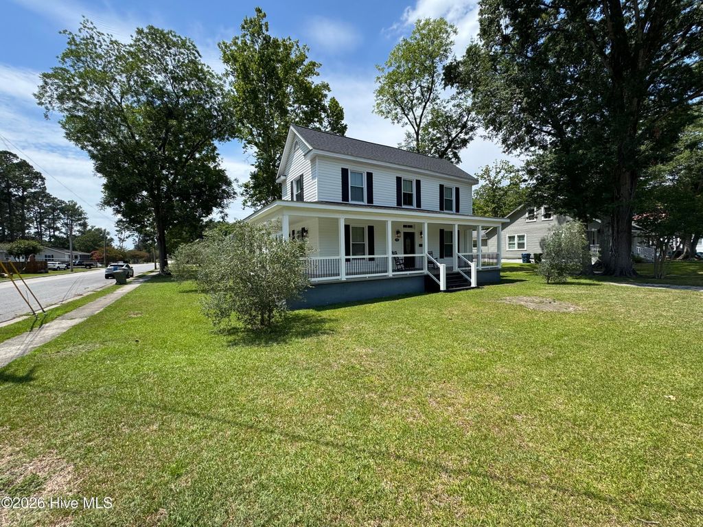Photo of 702 N Charlotte Street, Washington, NC 27889 (MLS # 100584997)