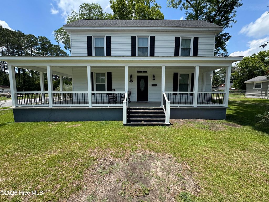 Photo of 702 N Charlotte Street, Washington, NC 27889 (MLS # 100584997)