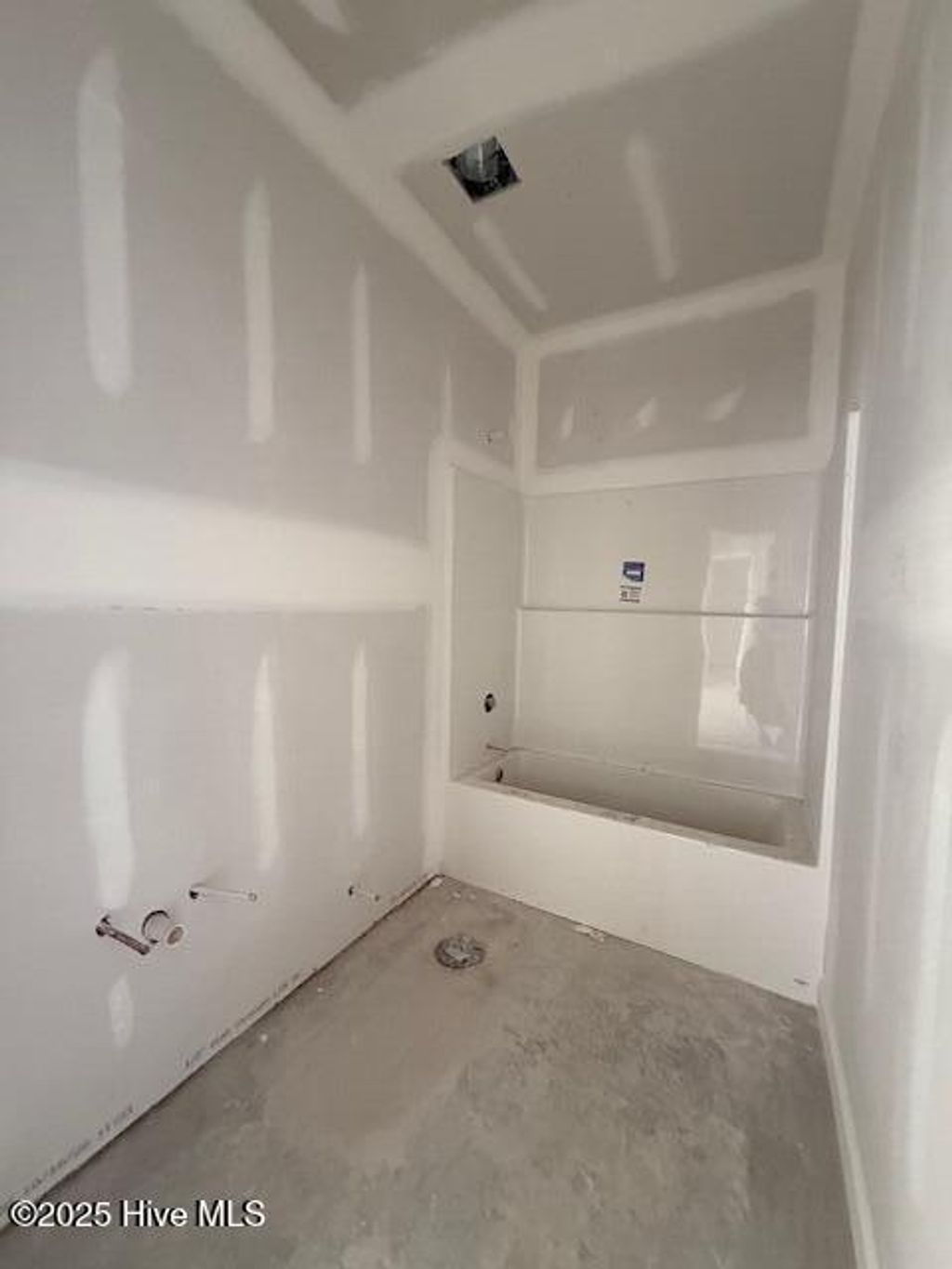 Photo of 4064 Hunters Trail, Jacksonville, NC 28546 (MLS # 100541813)