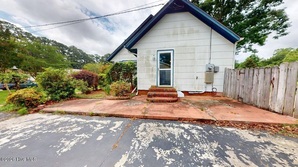 Photo of 7 Barksdale Drive, Jacksonville, NC 28540 (MLS # 100582750)