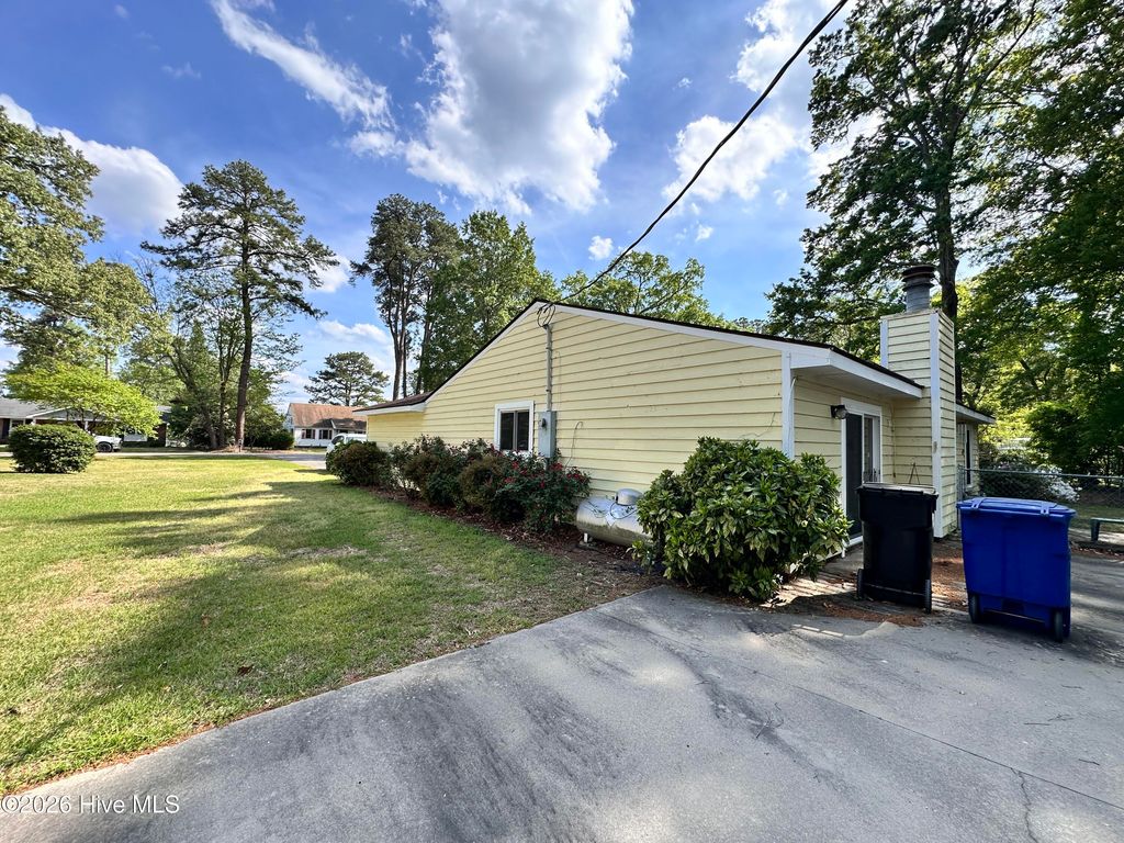Photo of 218 Pamlico Drive, Washington, NC 27889 (MLS # 100567155)