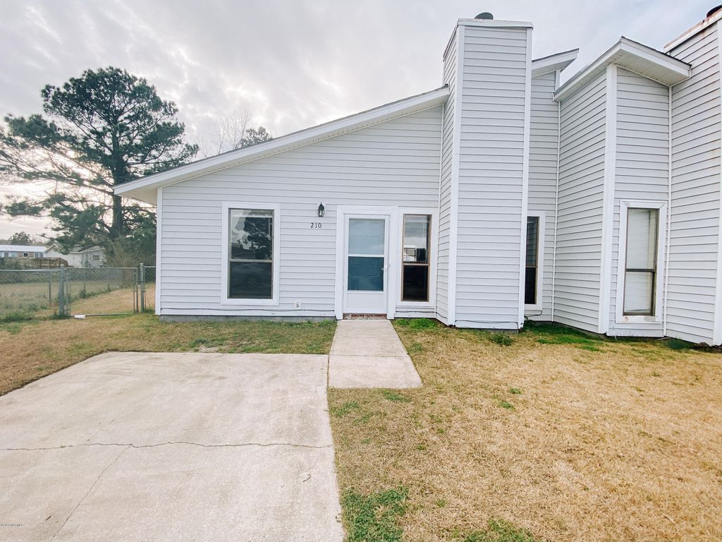 Photo of 210 Yaupon Drive, Jacksonville, NC 28546 (MLS # 100547617)