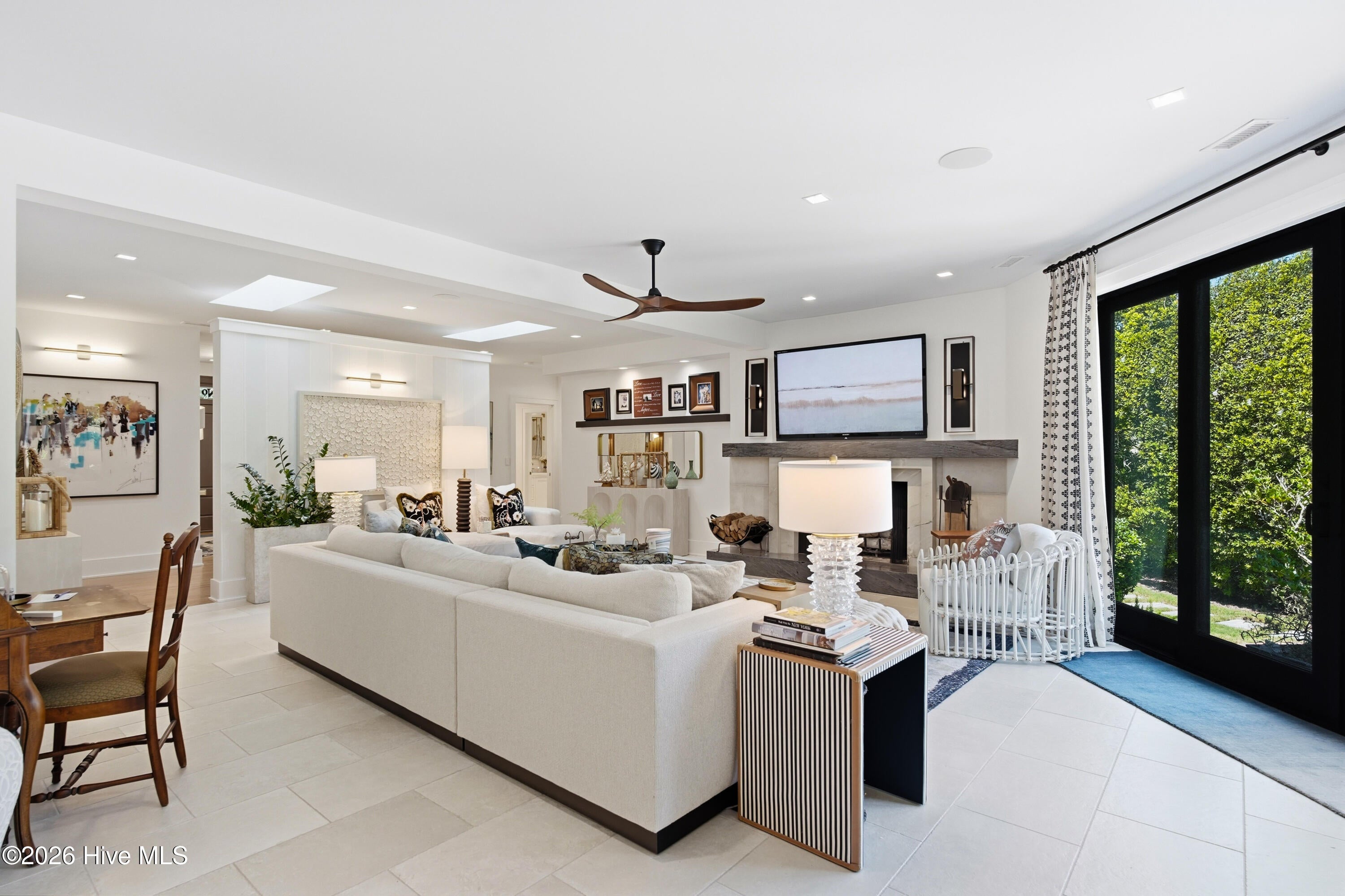 1541 Radian Road