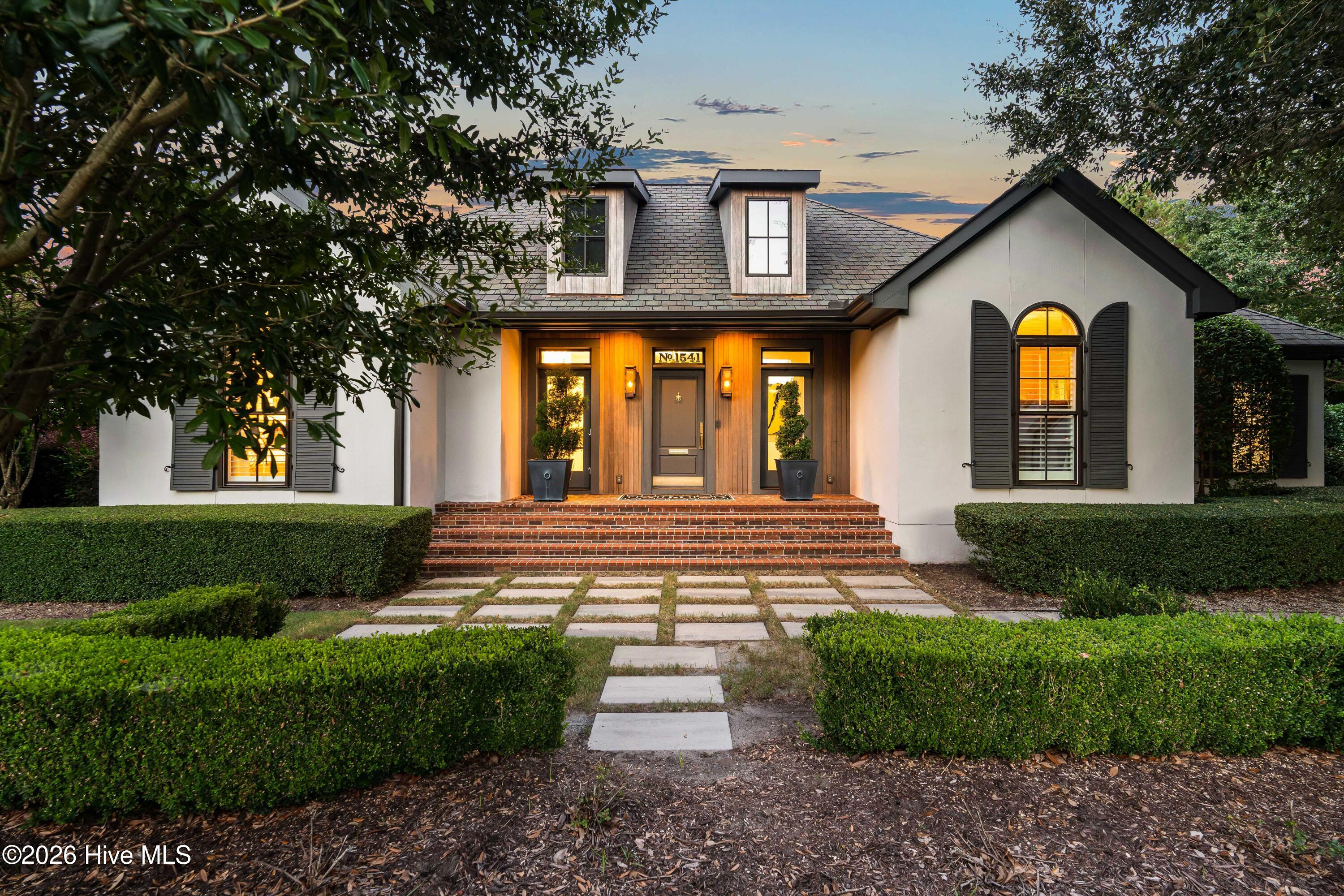 1541 Radian Road
