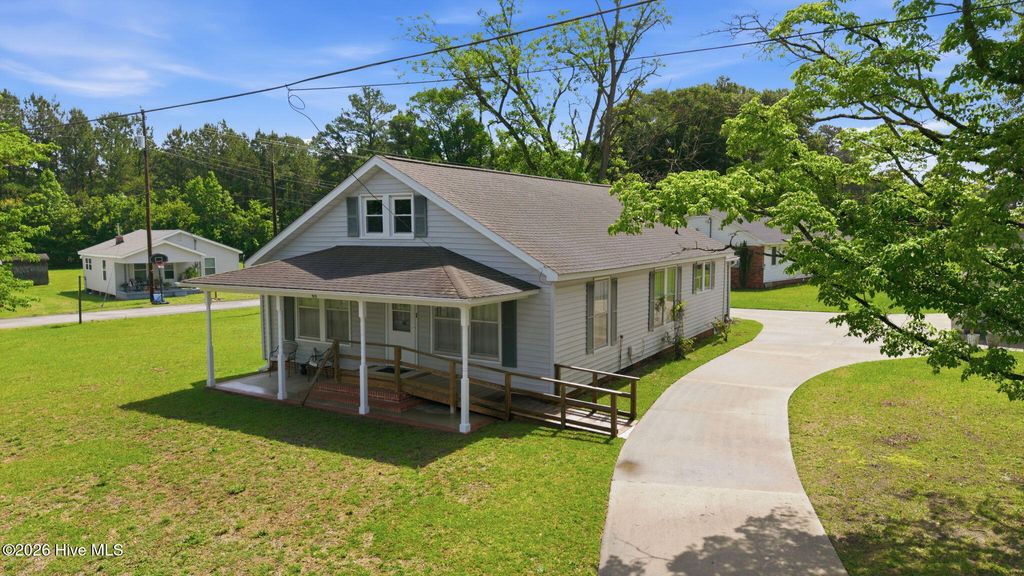 Photo of 46 Elizabeth Avenue, Chocowinity, NC 27817 (MLS # 100577154)