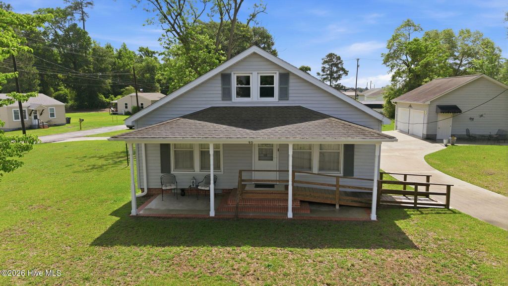 Photo of 46 Elizabeth Avenue, Chocowinity, NC 27817 (MLS # 100577154)
