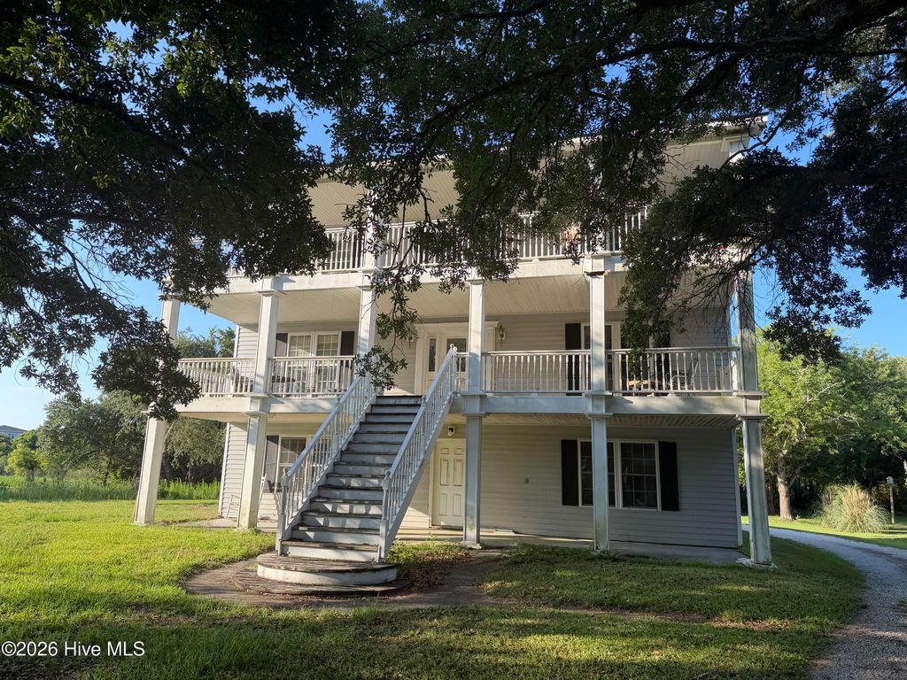 Photo of 215 Shell Drive, Sneads Ferry, NC 28460 (MLS # 100585961)