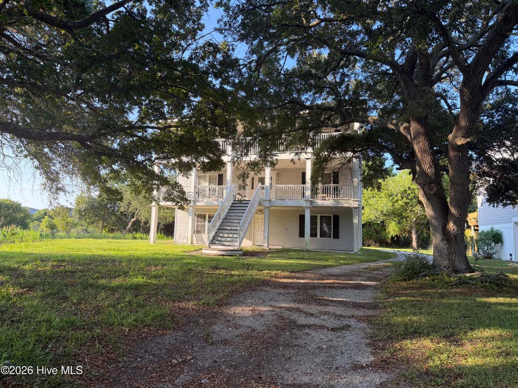 Photo of 215 Shell Drive, Sneads Ferry, NC 28460 (MLS # 100585961)