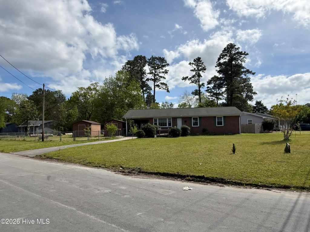 Photo of 14 Sheffield Road, Jacksonville, NC 28546 (MLS # 100567135)