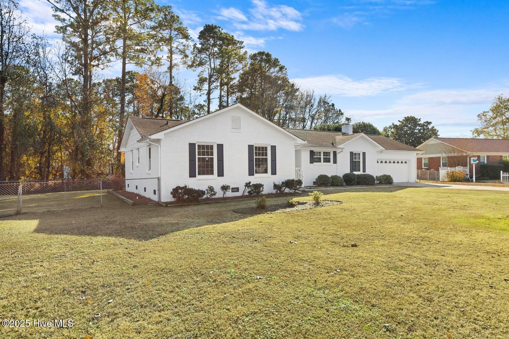Photo of 230 Campbell Place, Jacksonville, NC 28546 (MLS # 100544995)