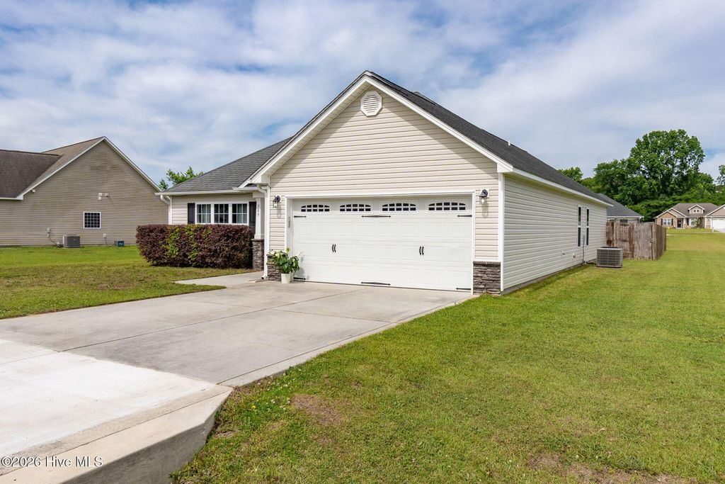Photo of 309 Cadenza Lane, Richlands, NC 28574 (MLS # 100573656)