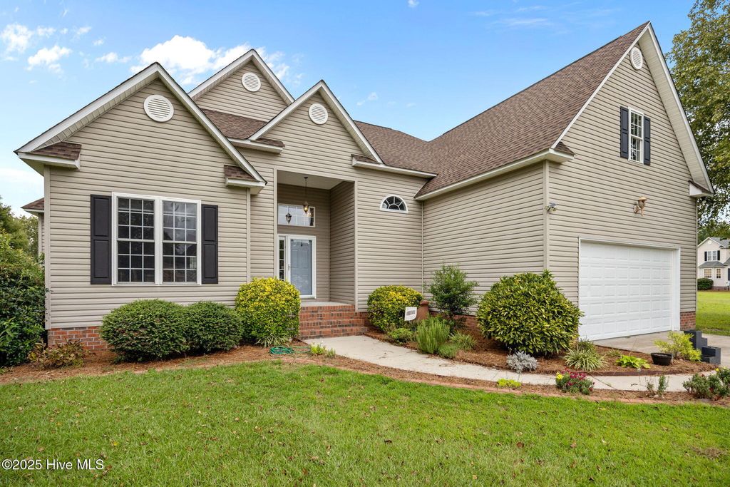 Photo of 2616 Spring Creek Drive, Grimesland, NC 27837 (MLS # 100525341)