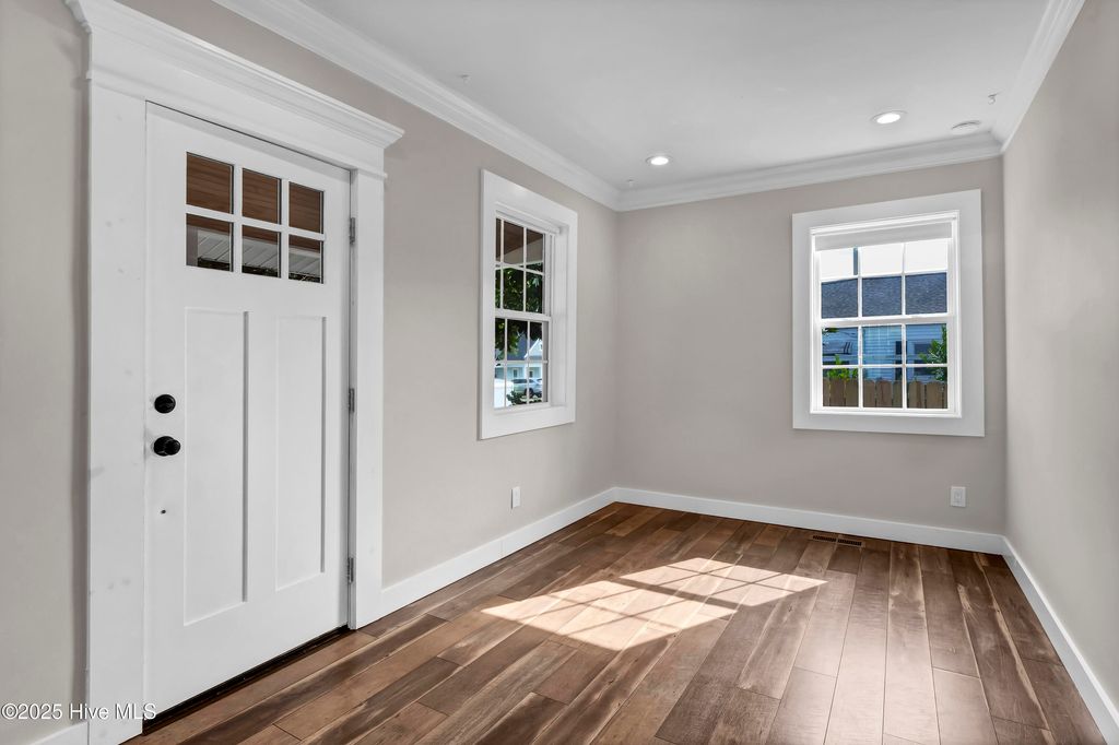 Photo of 910 Walnut Street, Wilmington, NC 28401 (MLS # 100556721)