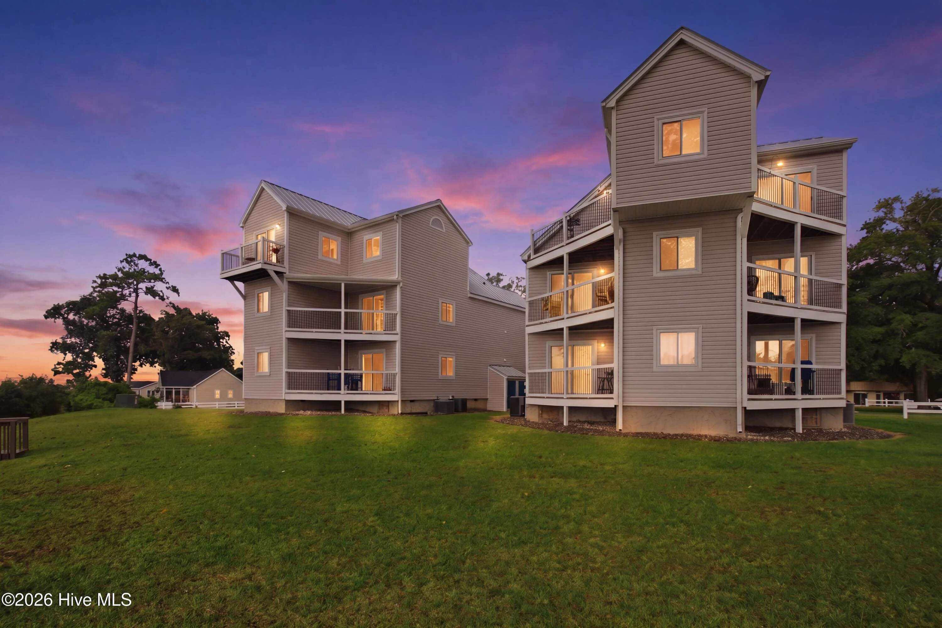 89 Country Club Drive Unit Apt H4
