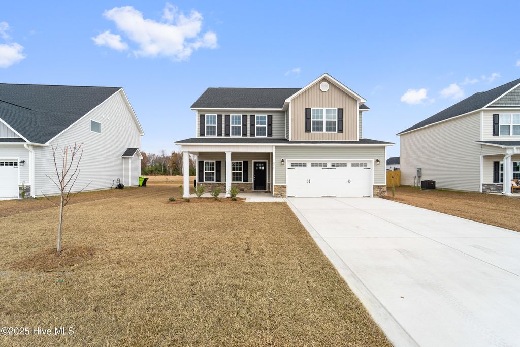 Photo of 1856 Olde Towne Pointe Boulevard, Jacksonville, NC 28546 (MLS # 100519002)