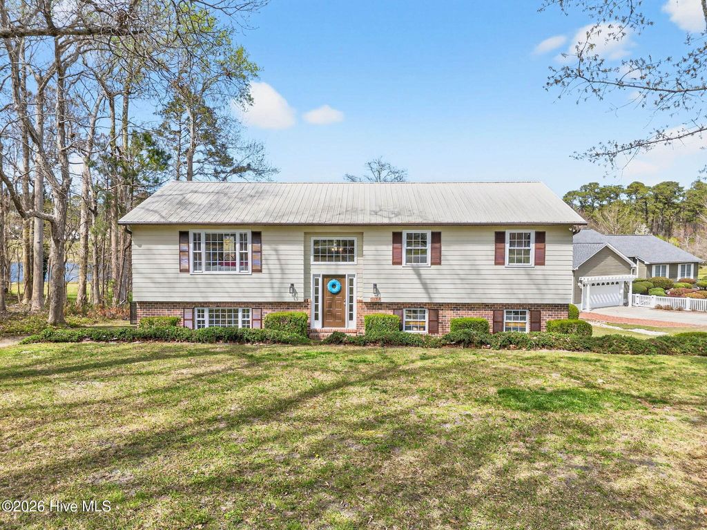 Photo of 4020 Forest Lake Drive SW, Shallotte, NC 28470 (MLS # 100561895)