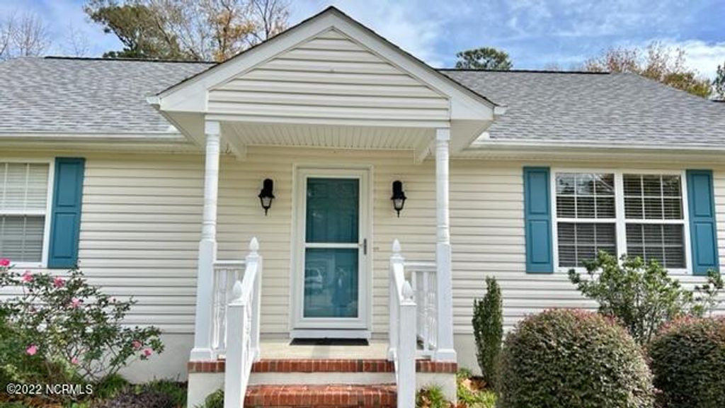 Photo of 1908 Joslyn Drive, Morehead City, NC 28557 (MLS # 100571422)