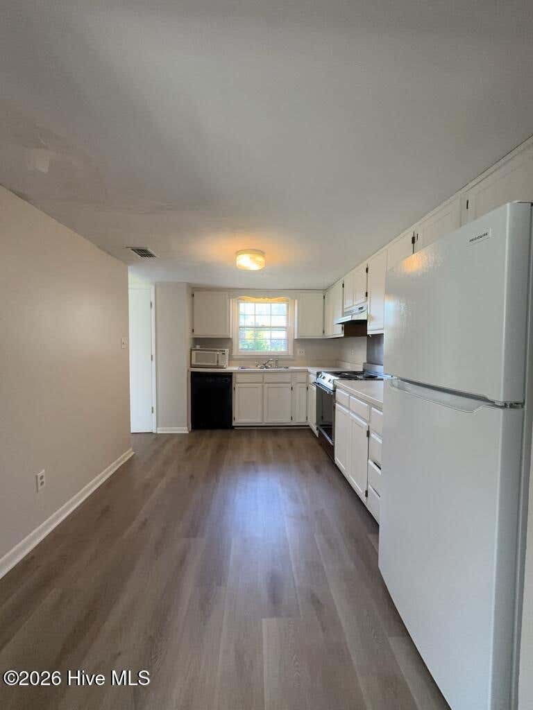 Photo of 116 Palace Circle, Jacksonville, NC 28546 (MLS # 100591036)