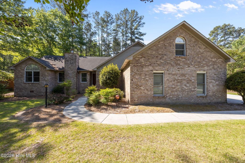 Photo of 120 Saint Andrews Circle, New Bern, NC 28562 (MLS # 100568270)