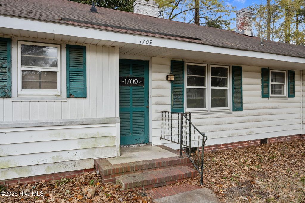 Photo of 1709 S Elm Street, Greenville, NC 27858 (MLS # 100563028)