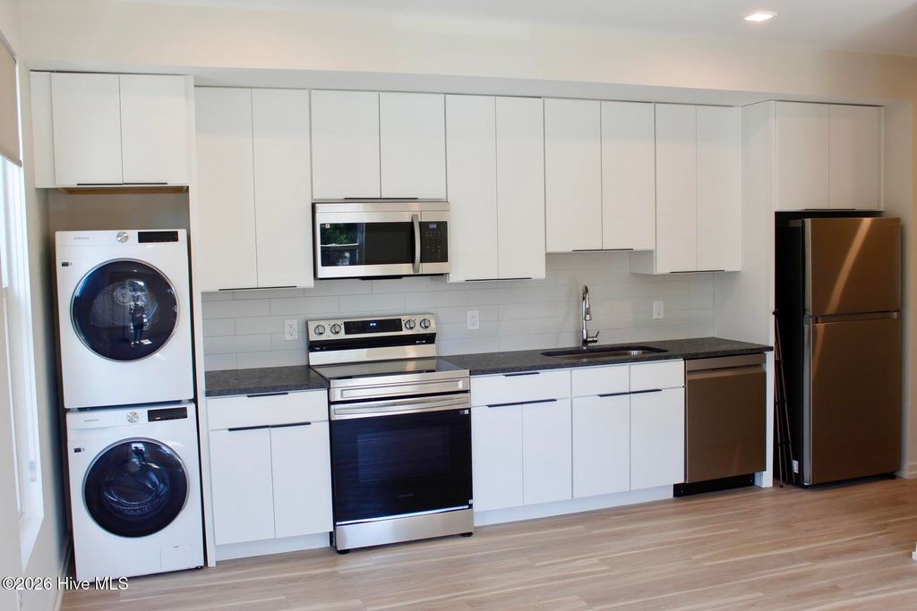 Photo of 1124 Castle Street #206, Wilmington, NC 28401 (MLS # 100570377)