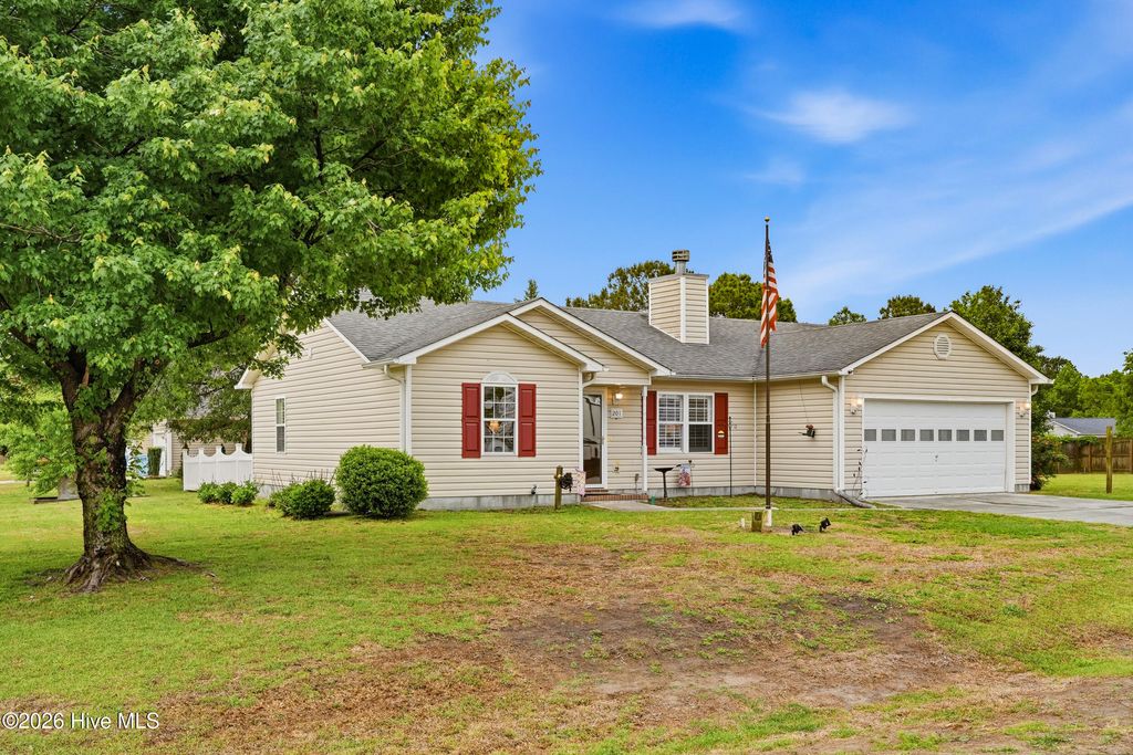 Photo of 201 Candler Court, Richlands, NC 28574 (MLS # 100572035)