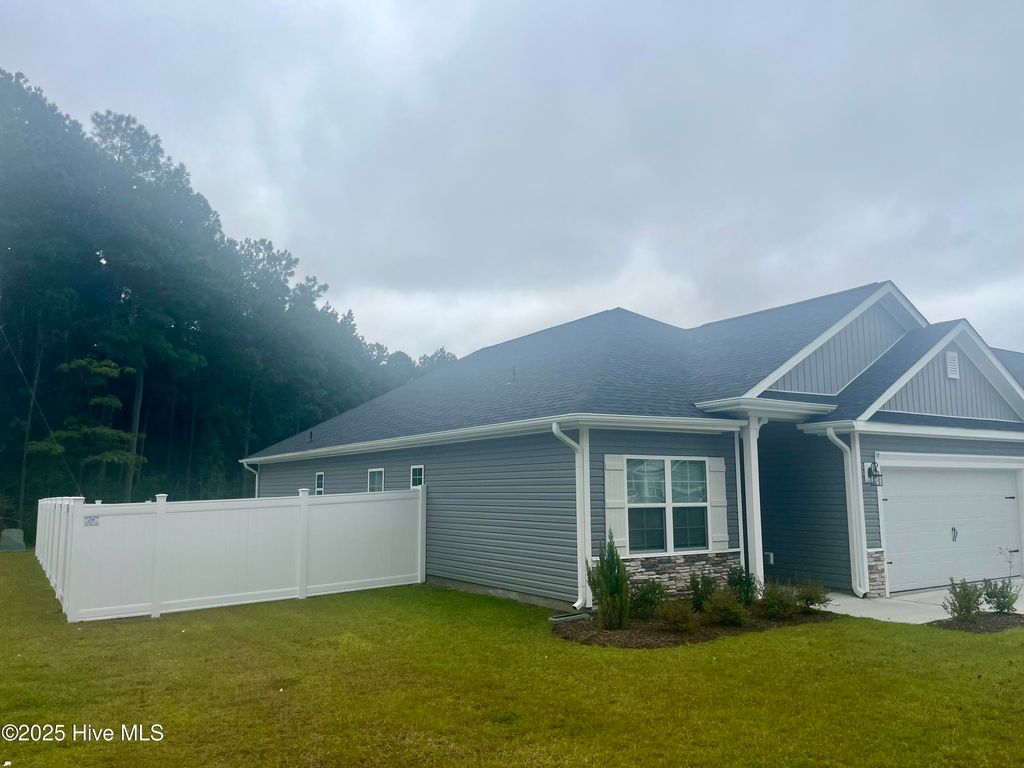 Photo of 601 Central Park Way, Richlands, NC 28574 (MLS # 100466257)