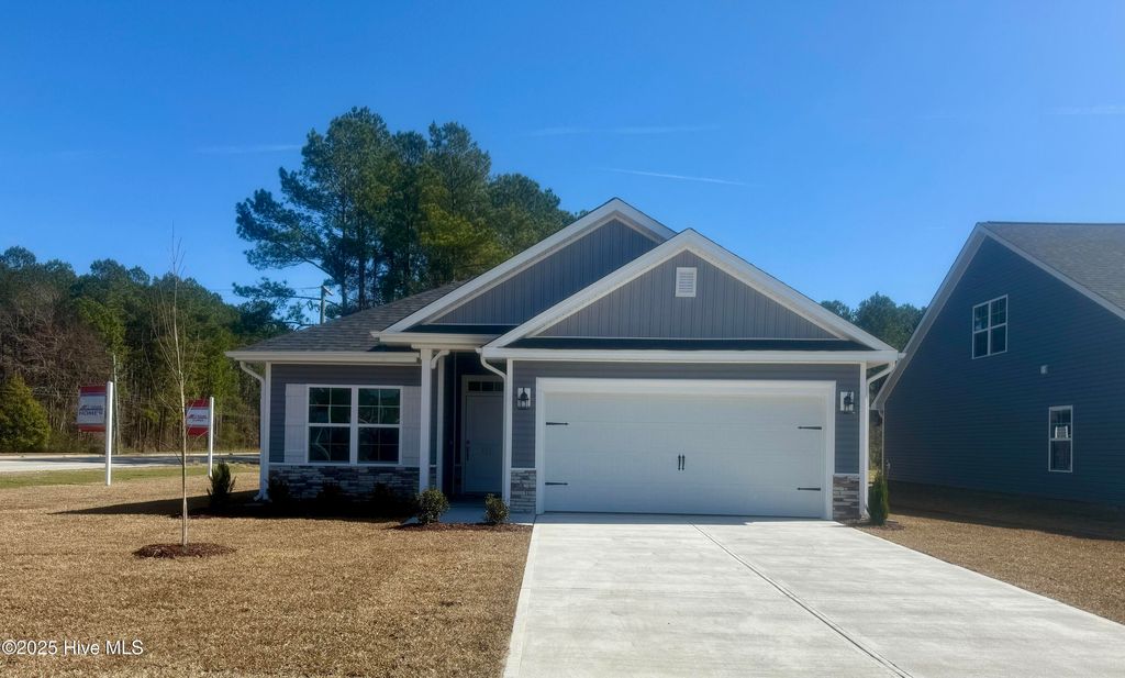 Photo of 601 Central Park Way, Richlands, NC 28574 (MLS # 100466257)