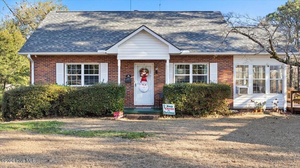 Photo of 909 Austin Street, Hamlet, NC 28345 (MLS # 100548519)