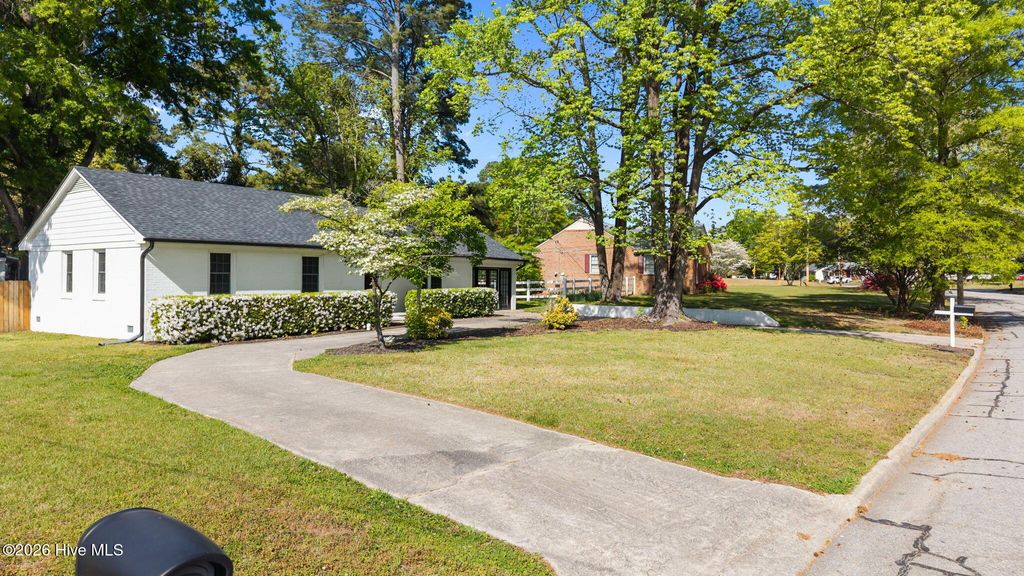 Photo of 302 Ridge Road NW, Wilson, NC 27896 (MLS # 100566488)