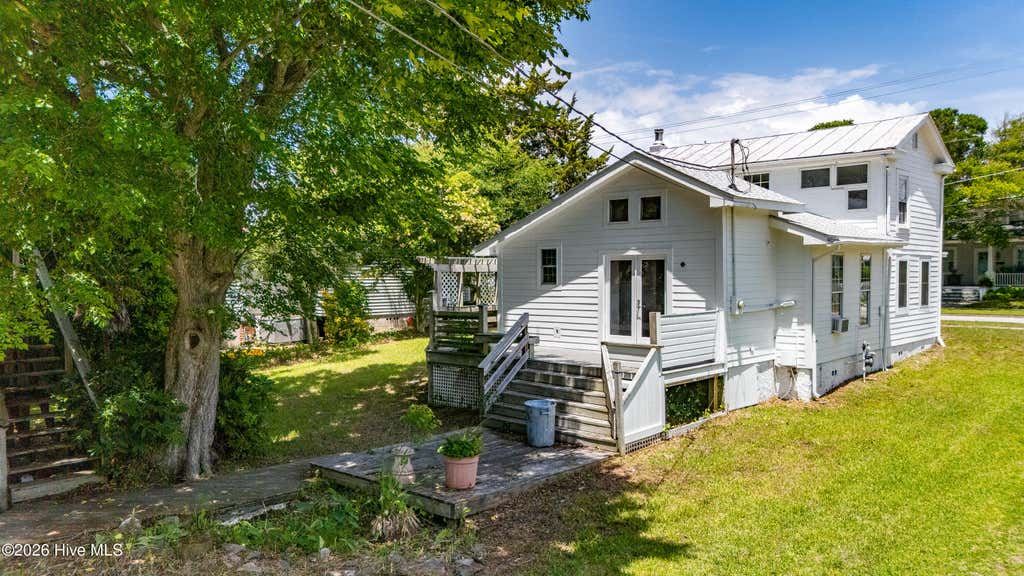 Photo of 1105 Evans Street, Morehead City, NC 28557 (MLS # 100597842)