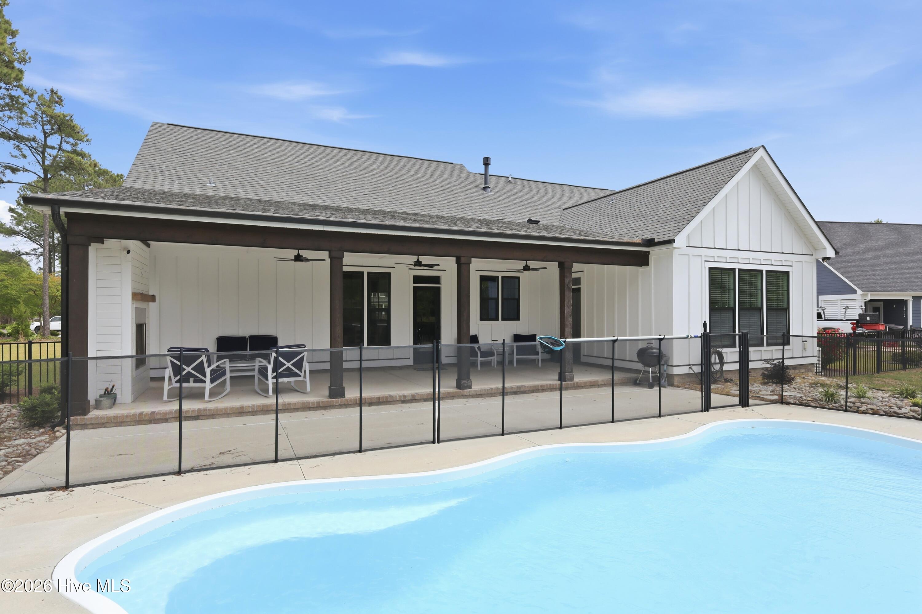 323 Leaward Trace