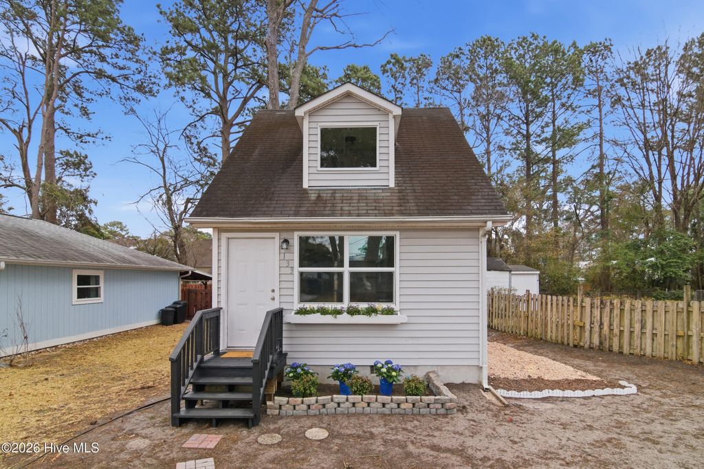 Photo of 133 New Bern Street, Wilmington, NC 28403 (MLS # 100553328)