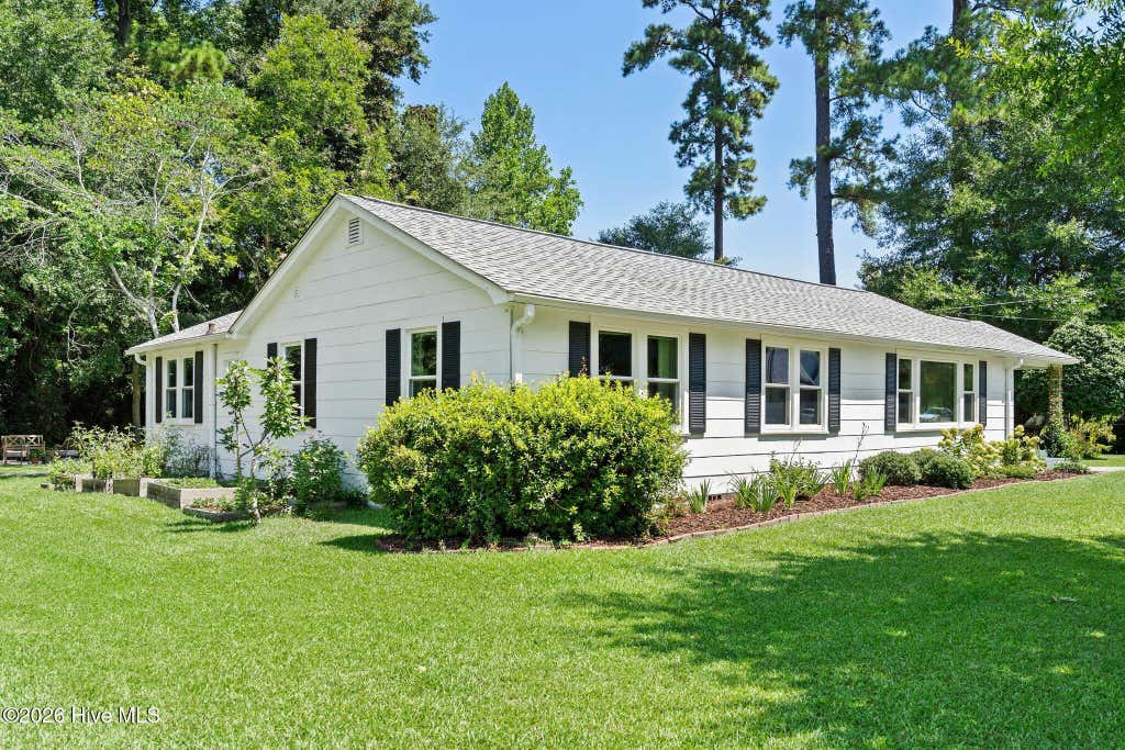 Photo of 602 E Wilmington Street, Burgaw, NC 28425 (MLS # 100593184)