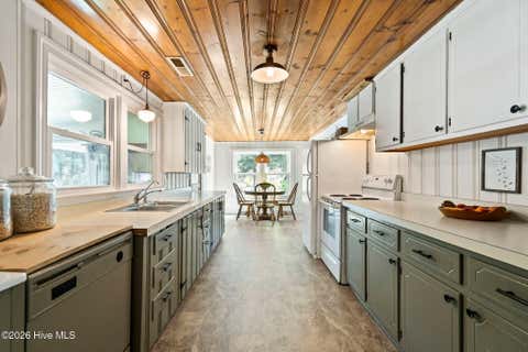 Tiny photo for 602 E Wilmington Street, Burgaw, NC 28425 (MLS # 100593184)