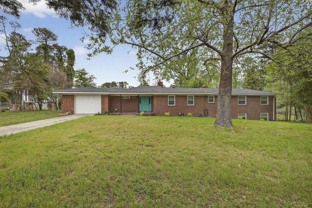 Photo of 2705 Lakewood Drive, Augusta, GA 30904 (MLS # 554301)