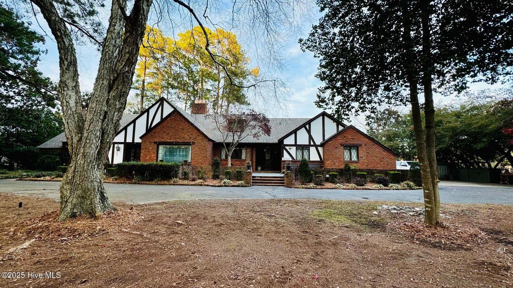 Photo of 607 Lakeshore Drive, Goldsboro, NC 27534 (MLS # 100544840)