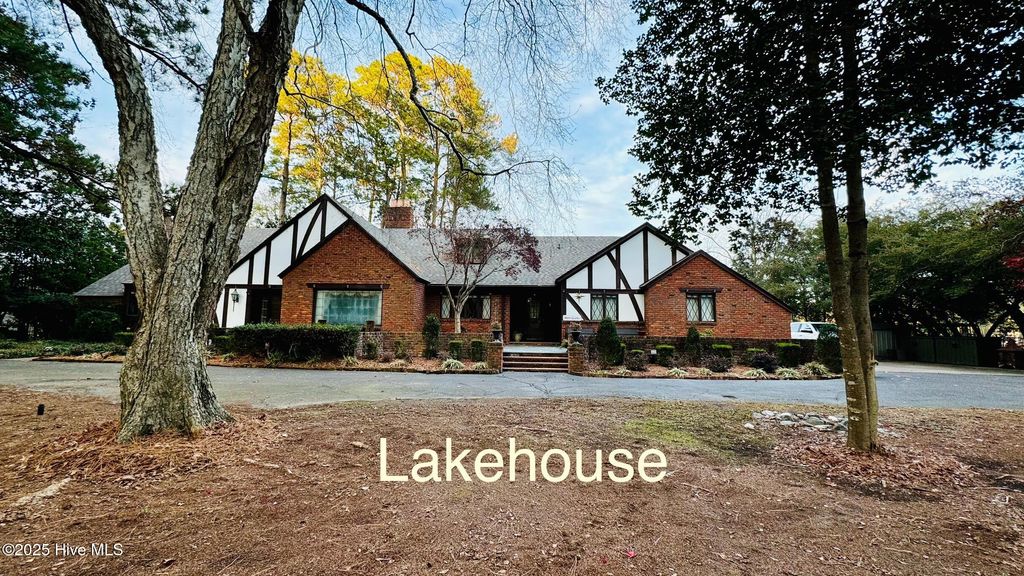 Photo of 607 Lakeshore Drive, Goldsboro, NC 27534 (MLS # 100544840)