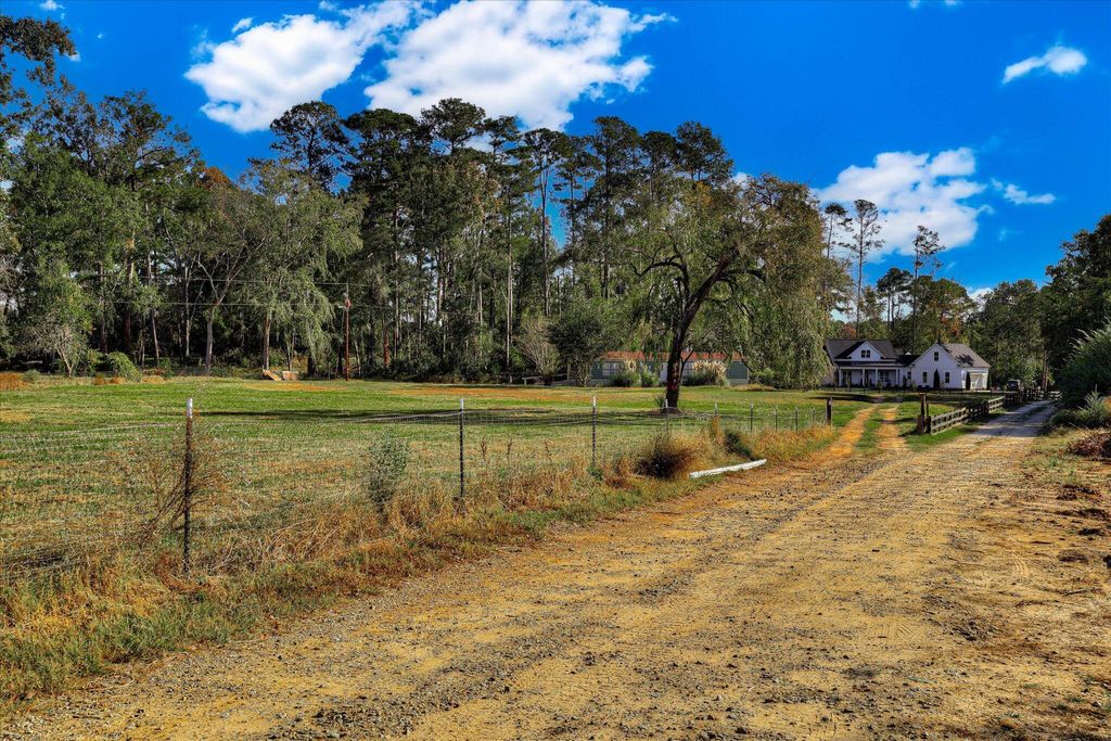 Photo of 10311041 Hardy Lake Road, Evans, GA 30809 (MLS # 548880)