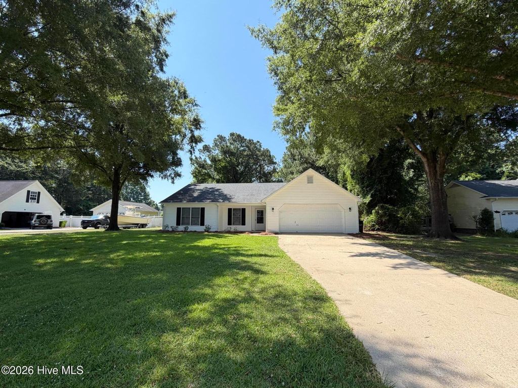 Photo of 207 Forest Oaks Drive, New Bern, NC 28562 (MLS # 100581254)