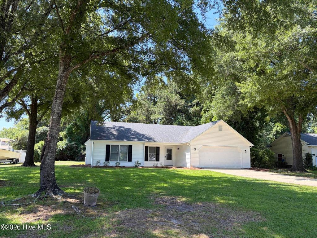 Photo of 207 Forest Oaks Drive, New Bern, NC 28562 (MLS # 100581254)
