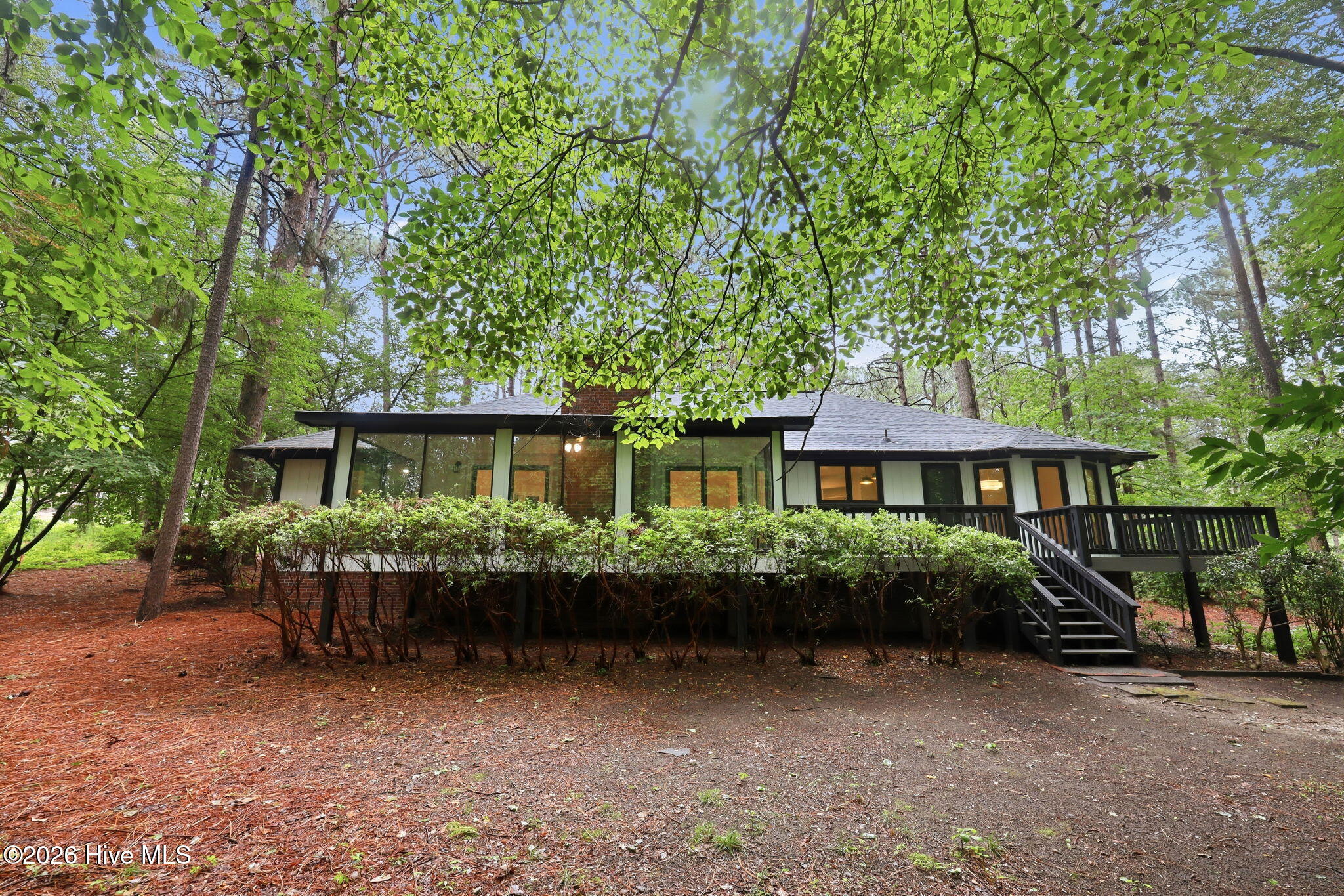 200 Devonshire Avenue W