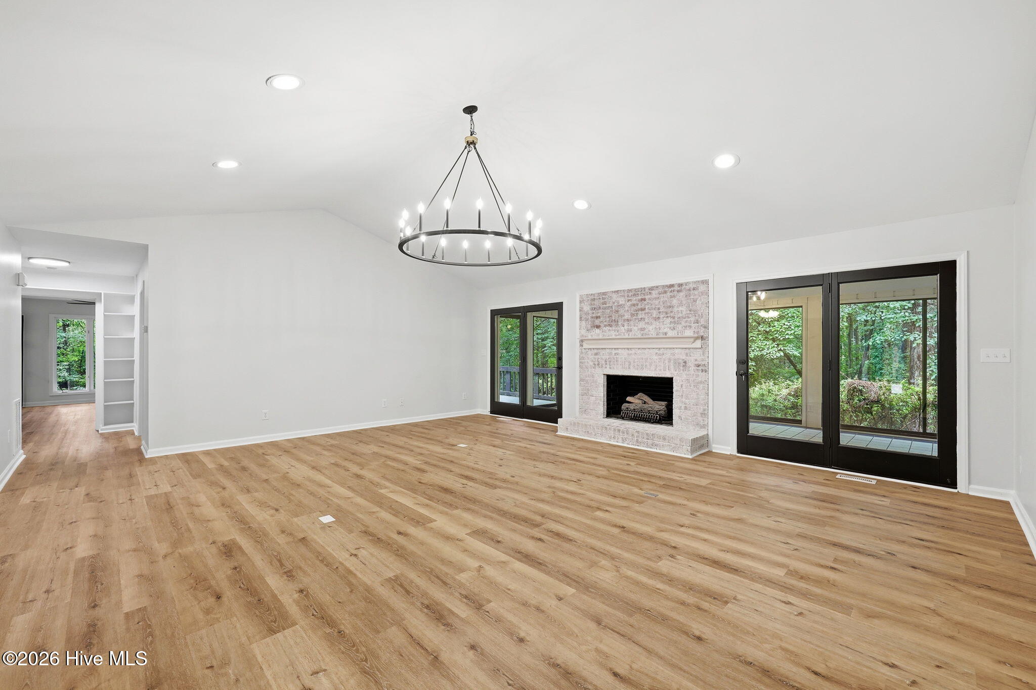 200 Devonshire Avenue W