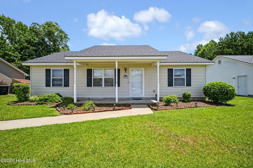 Photo of 1006 Jessica Street, Elizabeth City, NC 27909 (MLS # 100583322)