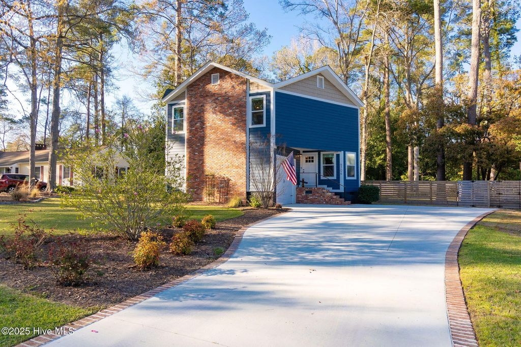 Photo of 4704 Trent Woods Drive, Trent Woods, NC 28562 (MLS # 100498846)