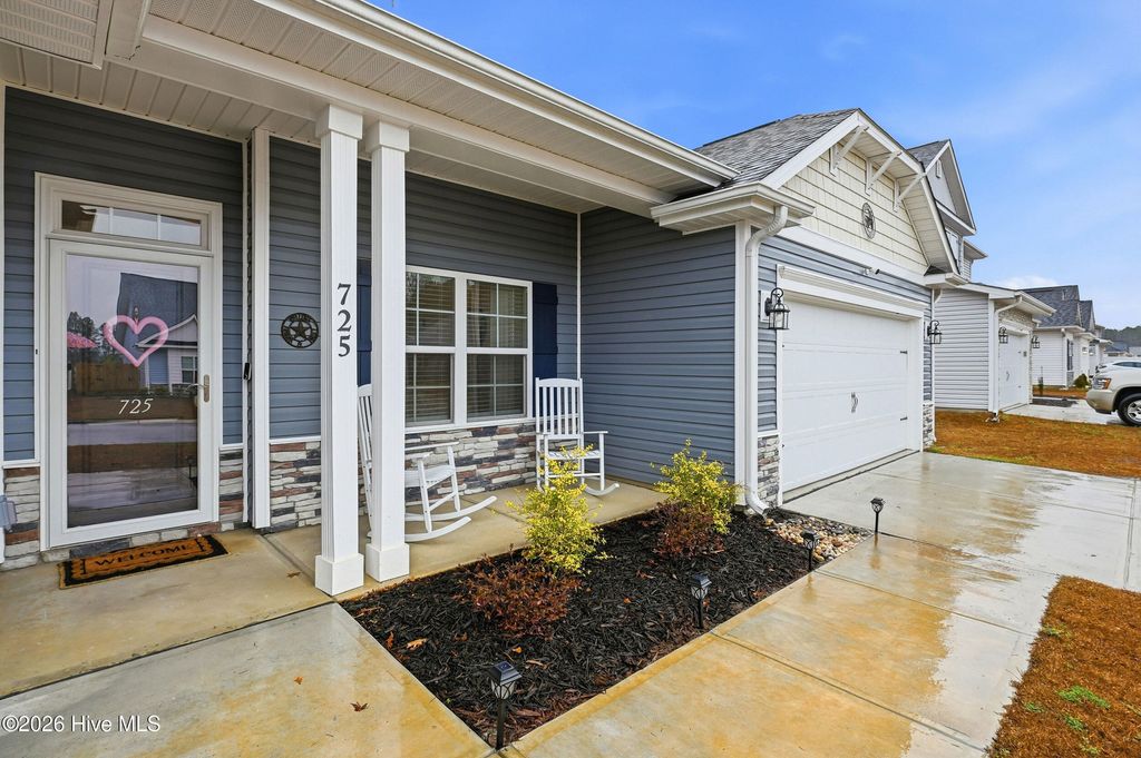 Photo of 725 Greenwich Place, Richlands, NC 28574 (MLS # 100557848)