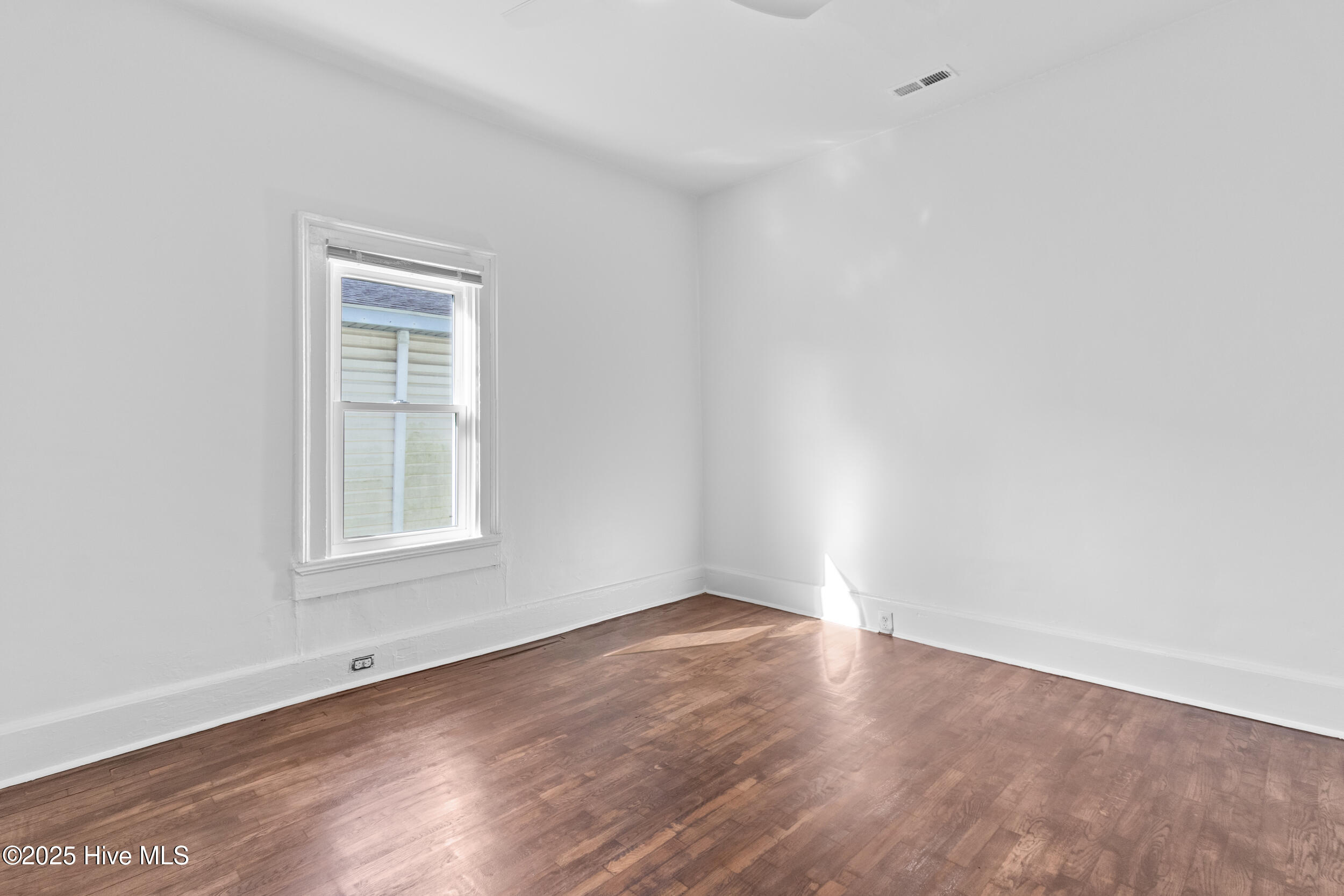 Wilmington, North Carolina 28401, United States, 4 Bedrooms Bedrooms, ,2 BathroomsBathrooms,Residential,Pending,256100