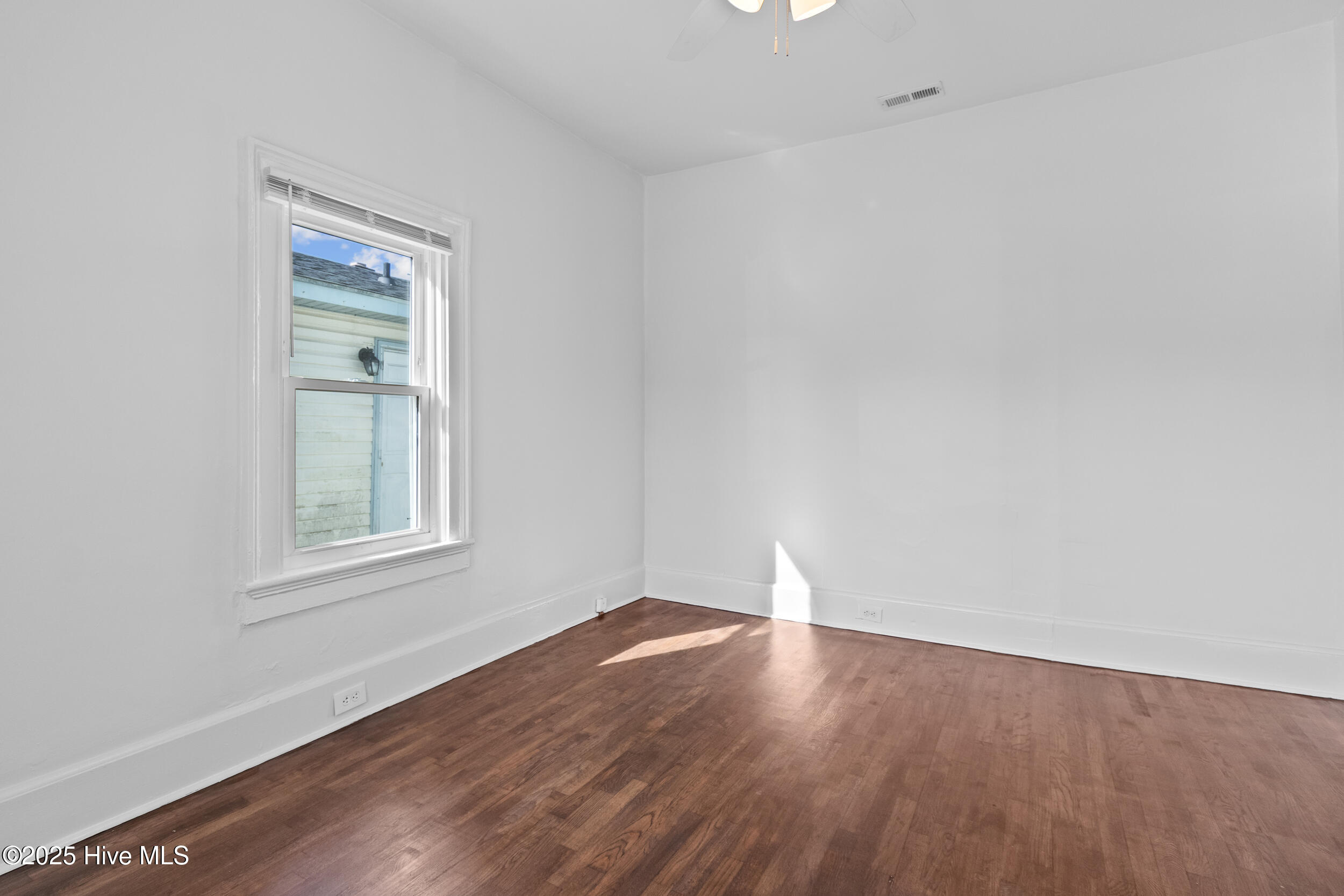 Wilmington, North Carolina 28401, United States, 4 Bedrooms Bedrooms, ,2 BathroomsBathrooms,Residential,Pending,256100