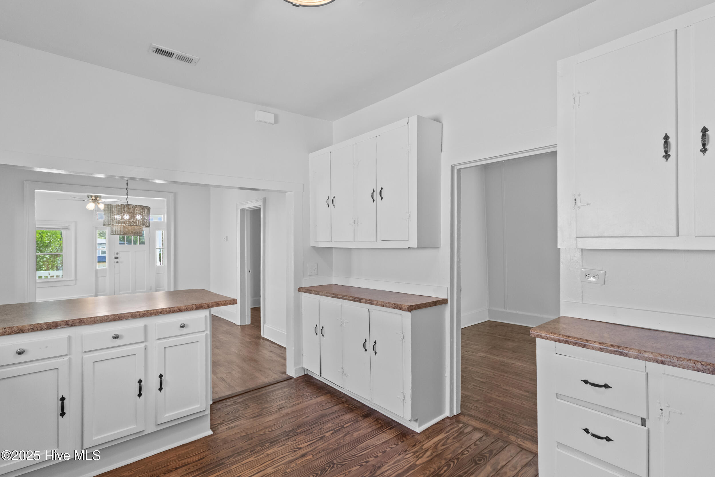 Wilmington, North Carolina 28401, United States, 4 Bedrooms Bedrooms, ,2 BathroomsBathrooms,Residential,Pending,256100